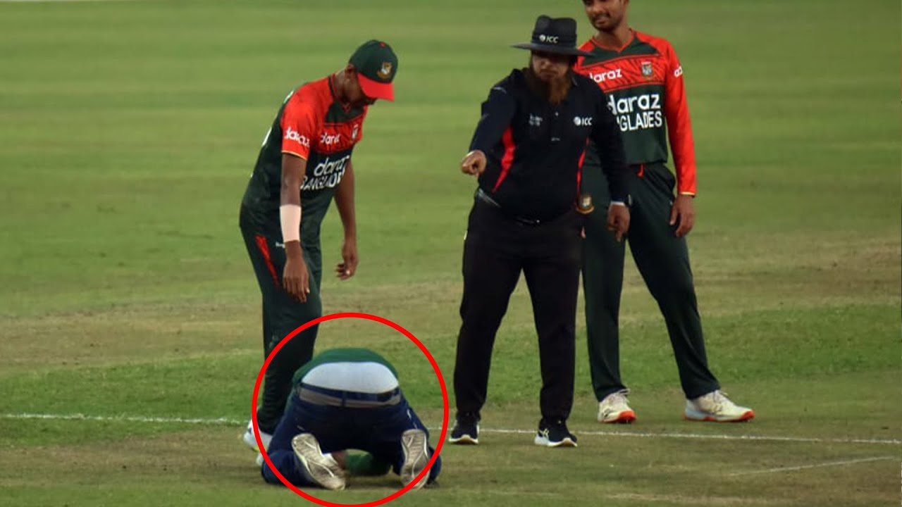 লোহার প্রাচীর টপকে মাঠে থাকা মুস্তাফিজের কাছে দর্শক | Mustafizur Rahman Fan । Bd vs Pak t20