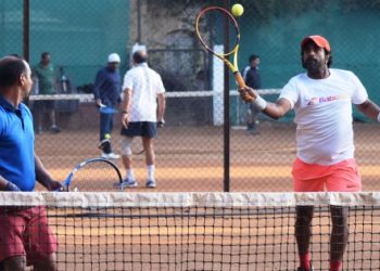 Action-photo-of-Sunil-Lulla(White)-and-Ratish Ritusaria(Blue)-of-Aces-United