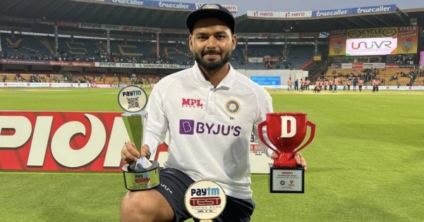 Rishabh-Pant-With-Awards