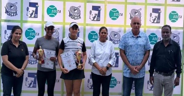 Womens-event-Winner-with-chief-guest