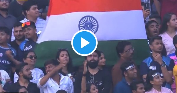 Crowd-Chanting-Vande-Mataram