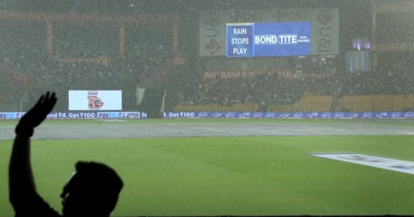 Chinnaswami-Stadium-Rain