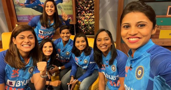 Devika Vaidya with Team India