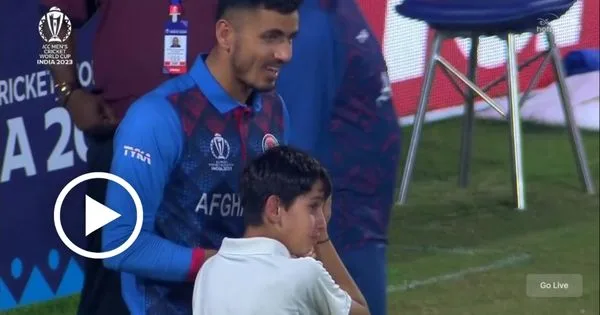 tears in eyes of Mujeeb Ur Rahman's young fan