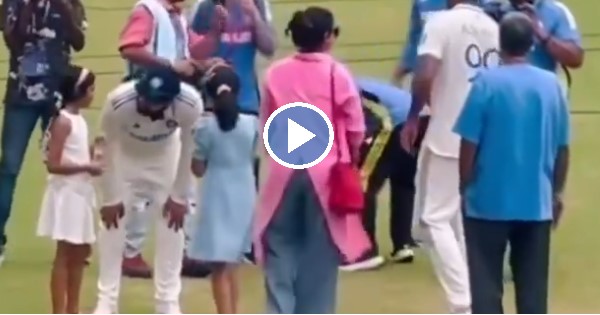 rohit talking with ashwin daughters